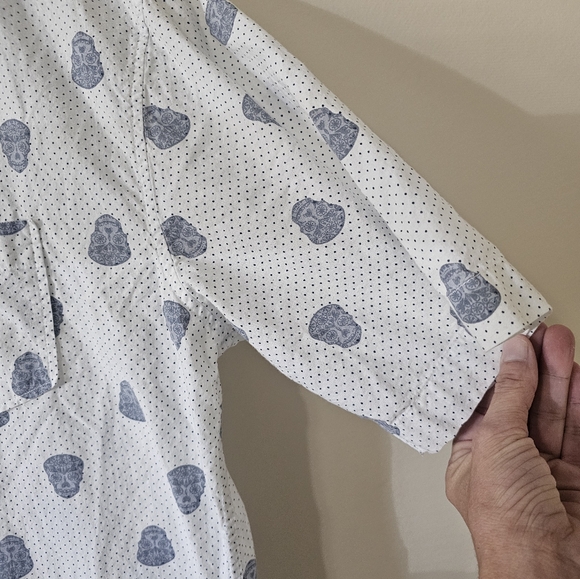 One Resolution Clothing Men's Short Sleeve Skulls Button Up Shirt M - Picture 4 of 10
